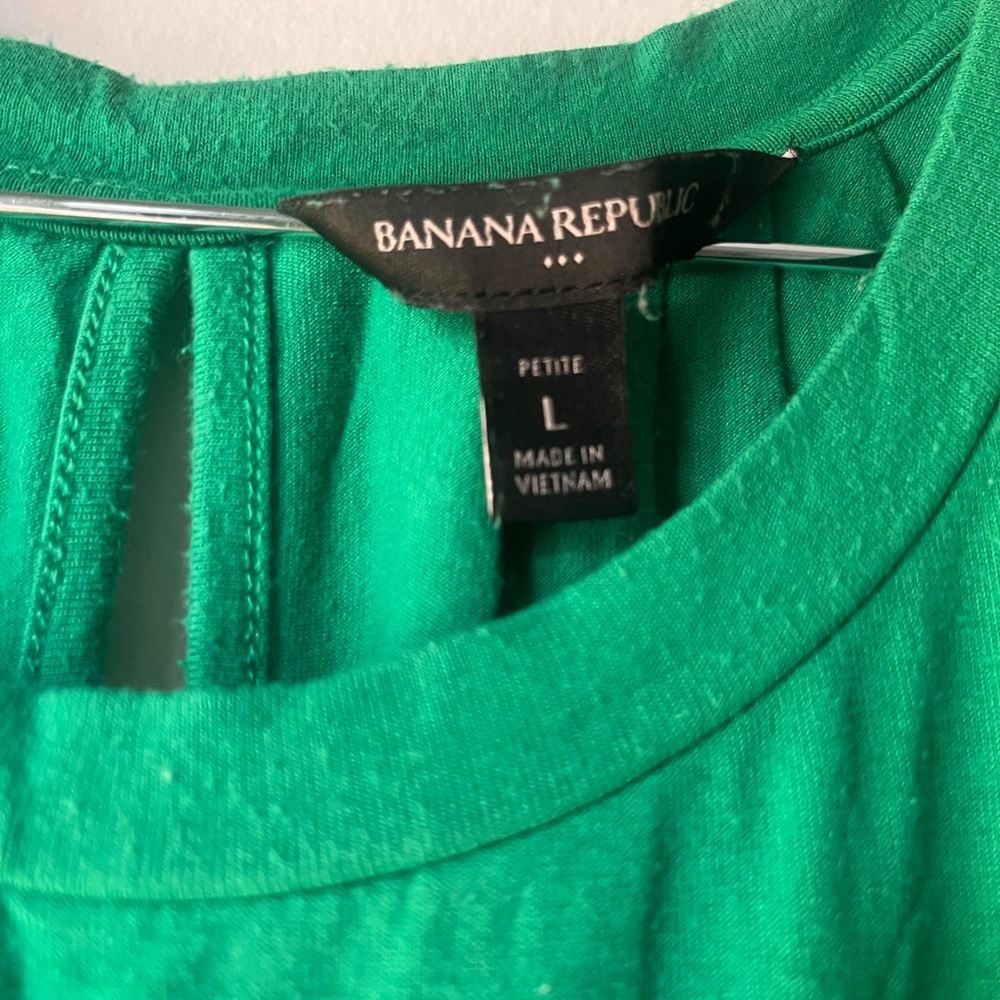 Banana Republic. Kelly green sleeveless tie waist dress with pockets. - Picture 3 of 3